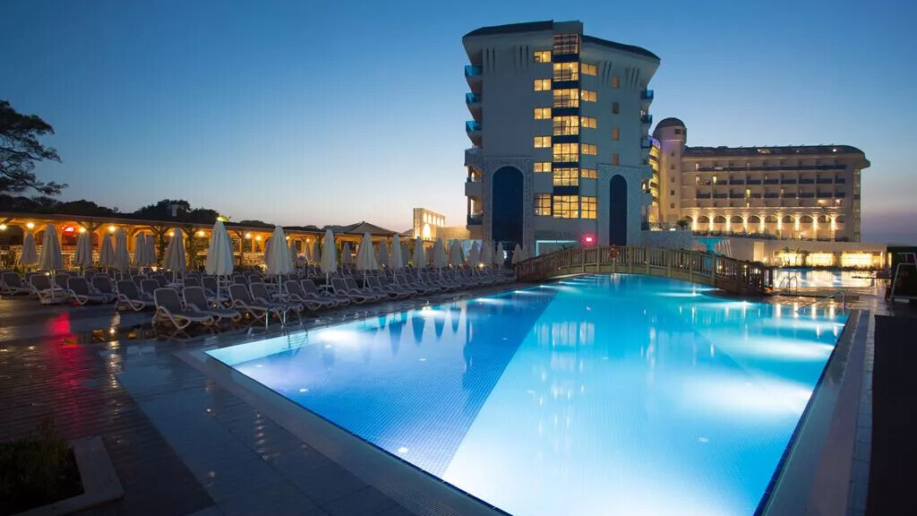 Water Side Resort & Spa 